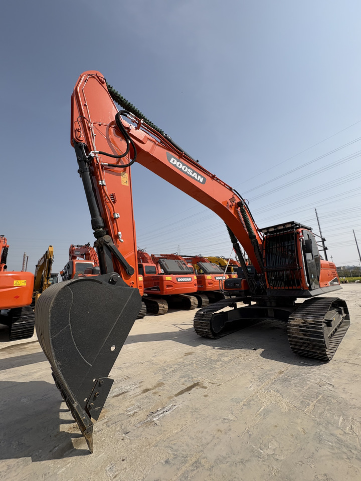 DOOSAN Dx300cl low work hours original excavator - Pelle sur chenille: photos 1 DOOSAN Dx300cl low work hours original excavator - Pelle sur chenille: photos 1