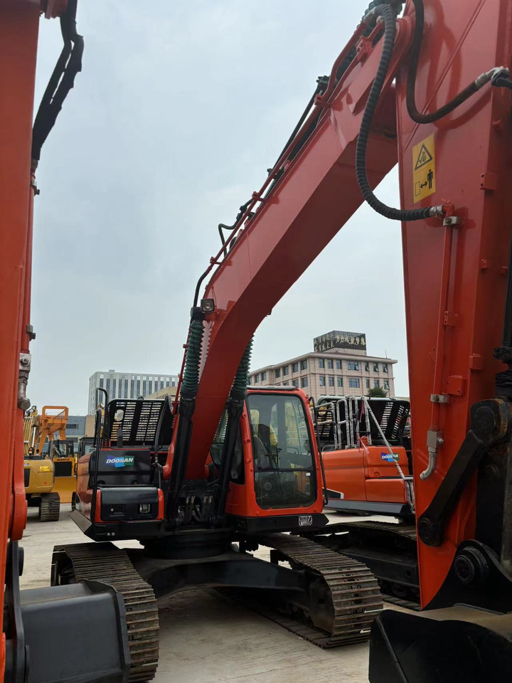 DOOSAN dx225 excavator original hot sale - Pelle sur chenille: photos 3 DOOSAN dx225 excavator original hot sale - Pelle sur chenille: photos 3