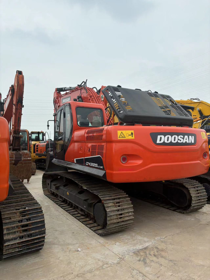 DOOSAN dx225 excavator original hot sale - Pelle sur chenille: photos 2 DOOSAN dx225 excavator original hot sale - Pelle sur chenille: photos 2