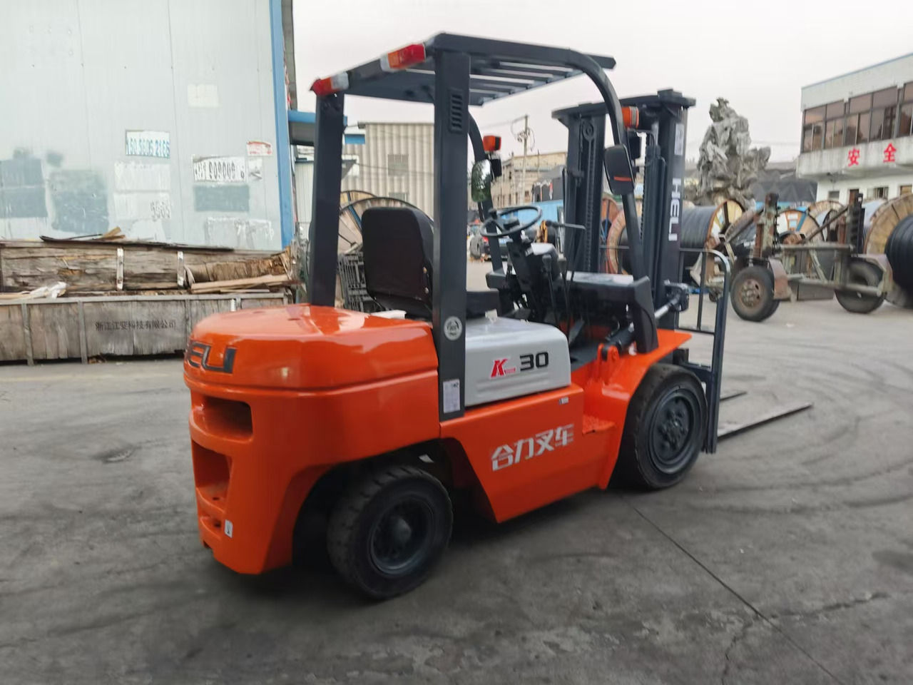 HELI k30 used diesel forklift Customizable mast clamps - Chariot élévateur diesel: photos 4 HELI k30 used diesel forklift Customizable mast clamps - Chariot élévateur diesel: photos 4