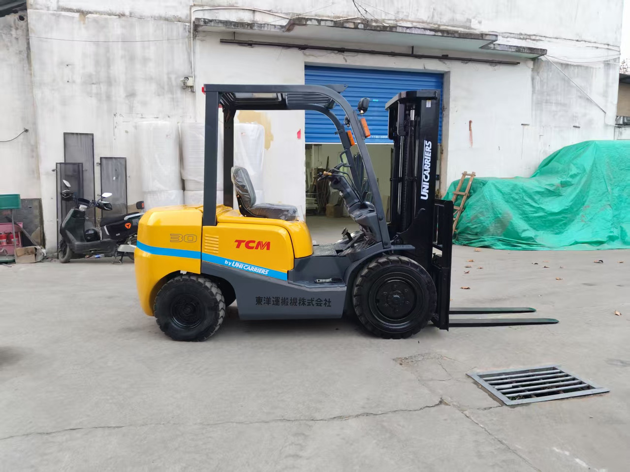 TCM FD30 Japan brand used 3 ton diesel forklift Customizable mast clamps - Chariot élévateur diesel: photos 1 TCM FD30 Japan brand used 3 ton diesel forklift Customizable mast clamps - Chariot élévateur diesel: photos 1