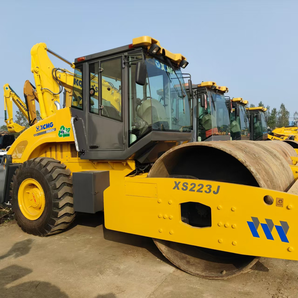 XCMG XS223J used road roller low hours factory price - Compacteur à pieds de mouton/ Monocylindre: photos 1 XCMG XS223J used road roller low hours factory price - Compacteur à pieds de mouton/ Monocylindre: photos 1