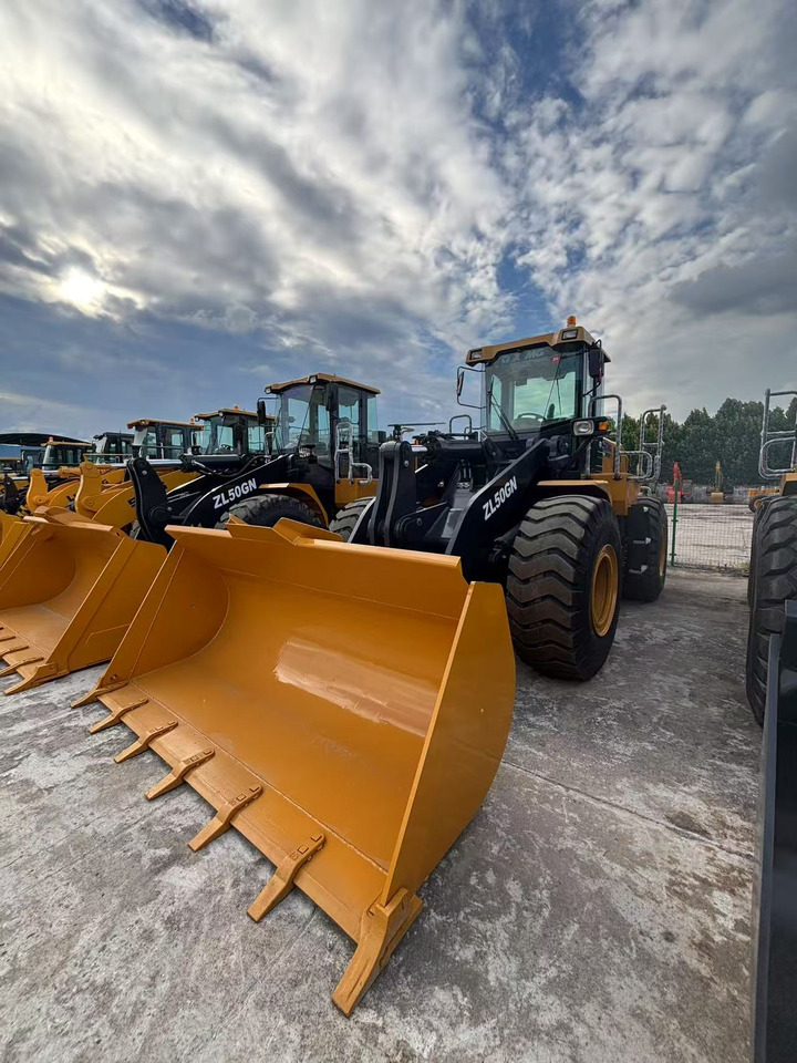 XCMG ZL50GN low hour front loader for sale - Chargeuse sur pneus: photos 1 XCMG ZL50GN low hour front loader for sale - Chargeuse sur pneus: photos 1