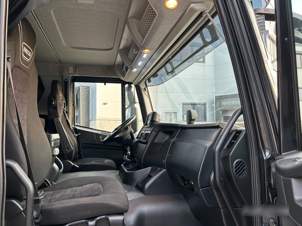 Camion porte-voitures IVECO Stralis 460: photos 10 Camion porte-voitures IVECO Stralis 460: photos 10