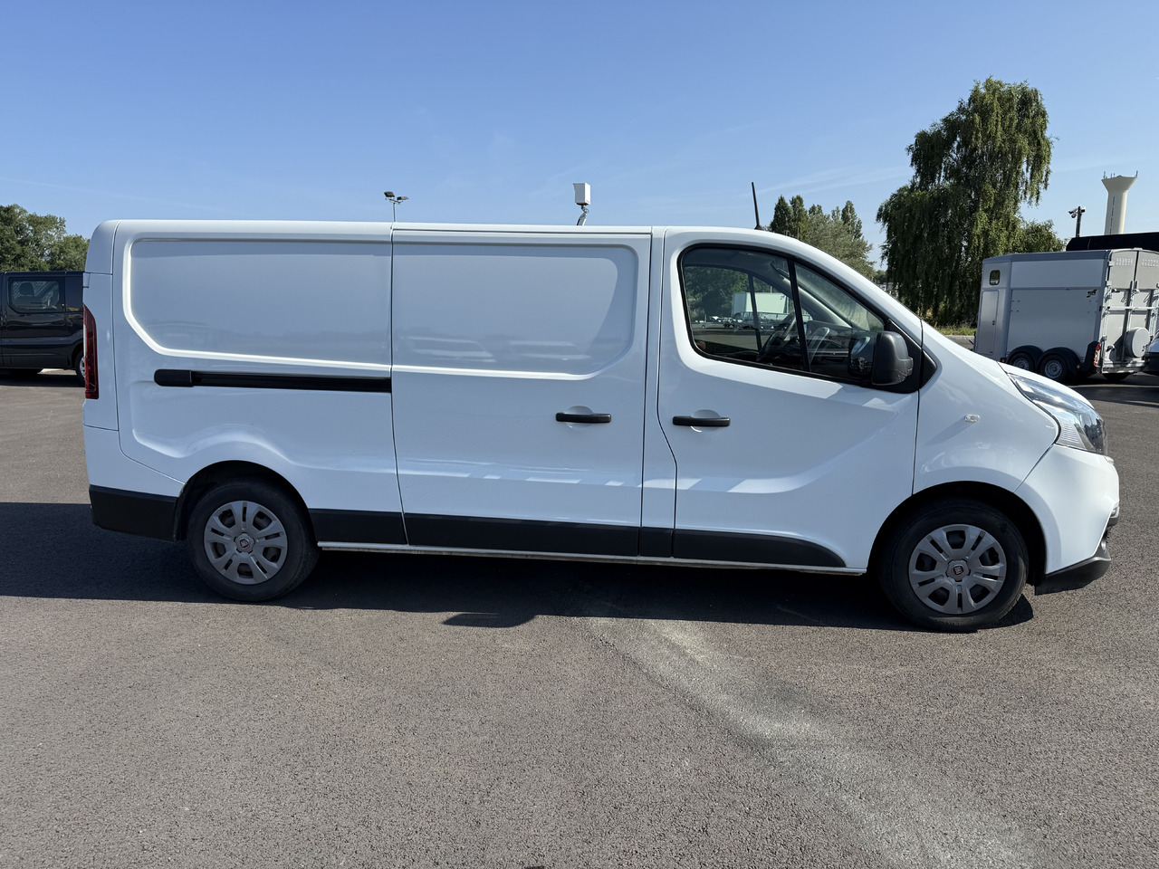 FIAT TALENTO 1T3 LH1 2.0MULTIJET120 PRO LOUNGE + ATTELAGE ET KIT BOIS COMPLET - Fourgon utilitaire: photos 4 FIAT TALENTO 1T3 LH1 2.0MULTIJET120 PRO LOUNGE + ATTELAGE ET KIT BOIS COMPLET - Fourgon utilitaire: photos 4