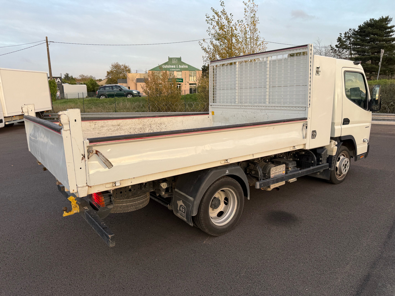 Mitsubishi Canter Fuso - Utilitaire benne: photos 4 Mitsubishi Canter Fuso - Utilitaire benne: photos 4