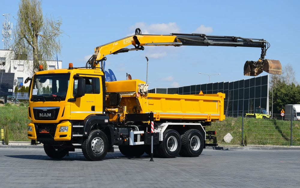 MAN TGS 26.400 / 6x4 / EURO 6 / UDT / HDS FASSI 165 / WYSUW x3 / ROTATOR / CHWYTAK / STEROWANIE RADIOWE / WZMOCNIONA RAMA / WYWROTKA / HYDROBURTA / AUTOMAT / 2017 / NOWE OPONY - 100% / NISKI PRZEBIEG - Camion benne: photos 1 MAN TGS 26.400 / 6x4 / EURO 6 / UDT / HDS FASSI 165 / WYSUW x3 / ROTATOR / CHWYTAK / STEROWANIE RADIOWE / WZMOCNIONA RAMA / WYWROTKA / HYDROBURTA / AUTOMAT / 2017 / NOWE OPONY - 100% / NISKI PRZEBIEG - Camion benne: photos 1