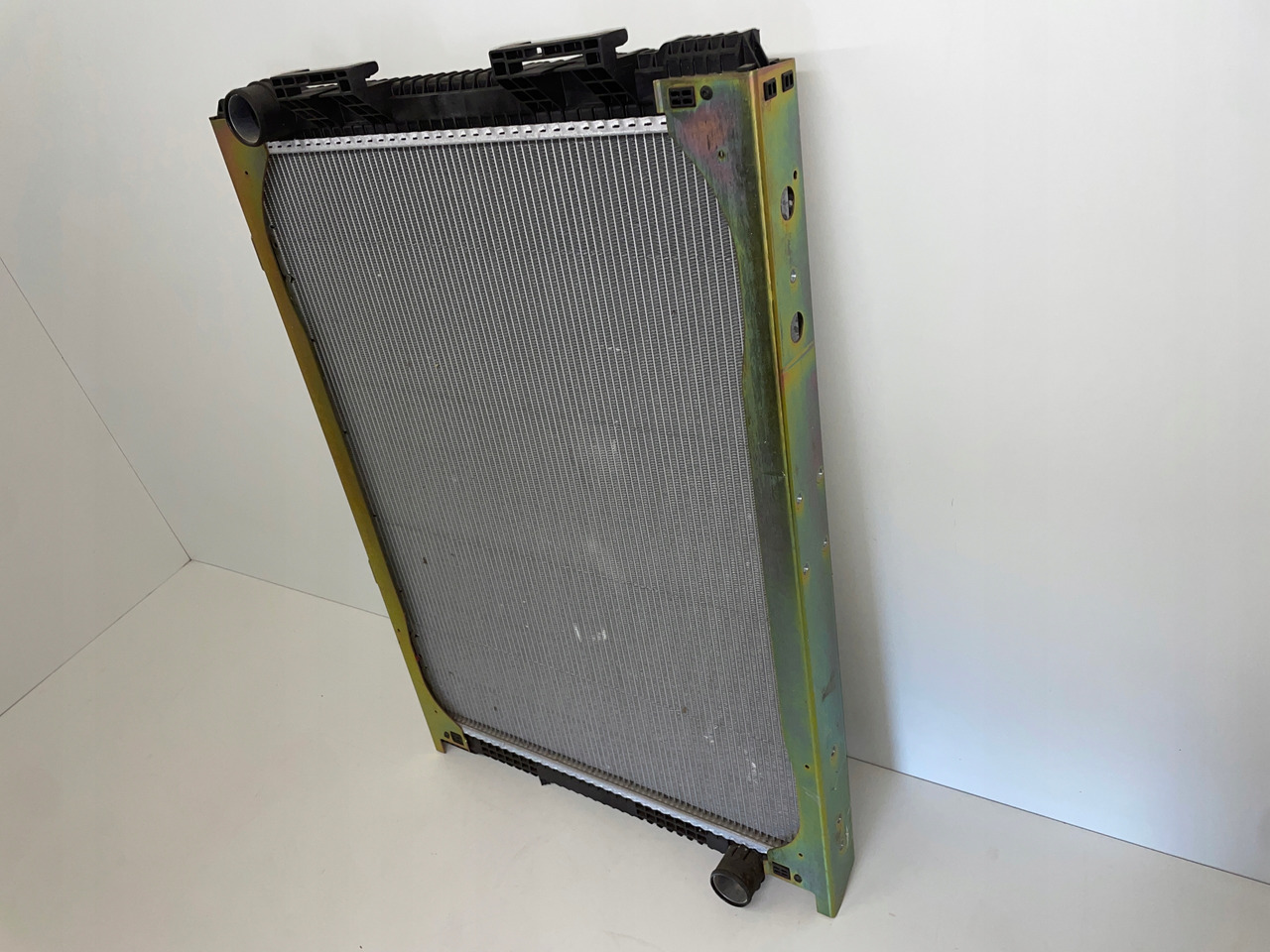 CHŁODNICA WODY MAN F2000 F 90 F 2000 F90 81061016437 - Pompe à liquide de refroidissement pour Camion: photos 3 CHŁODNICA WODY MAN F2000 F 90 F 2000 F90 81061016437 - Pompe à liquide de refroidissement pour Camion: photos 3