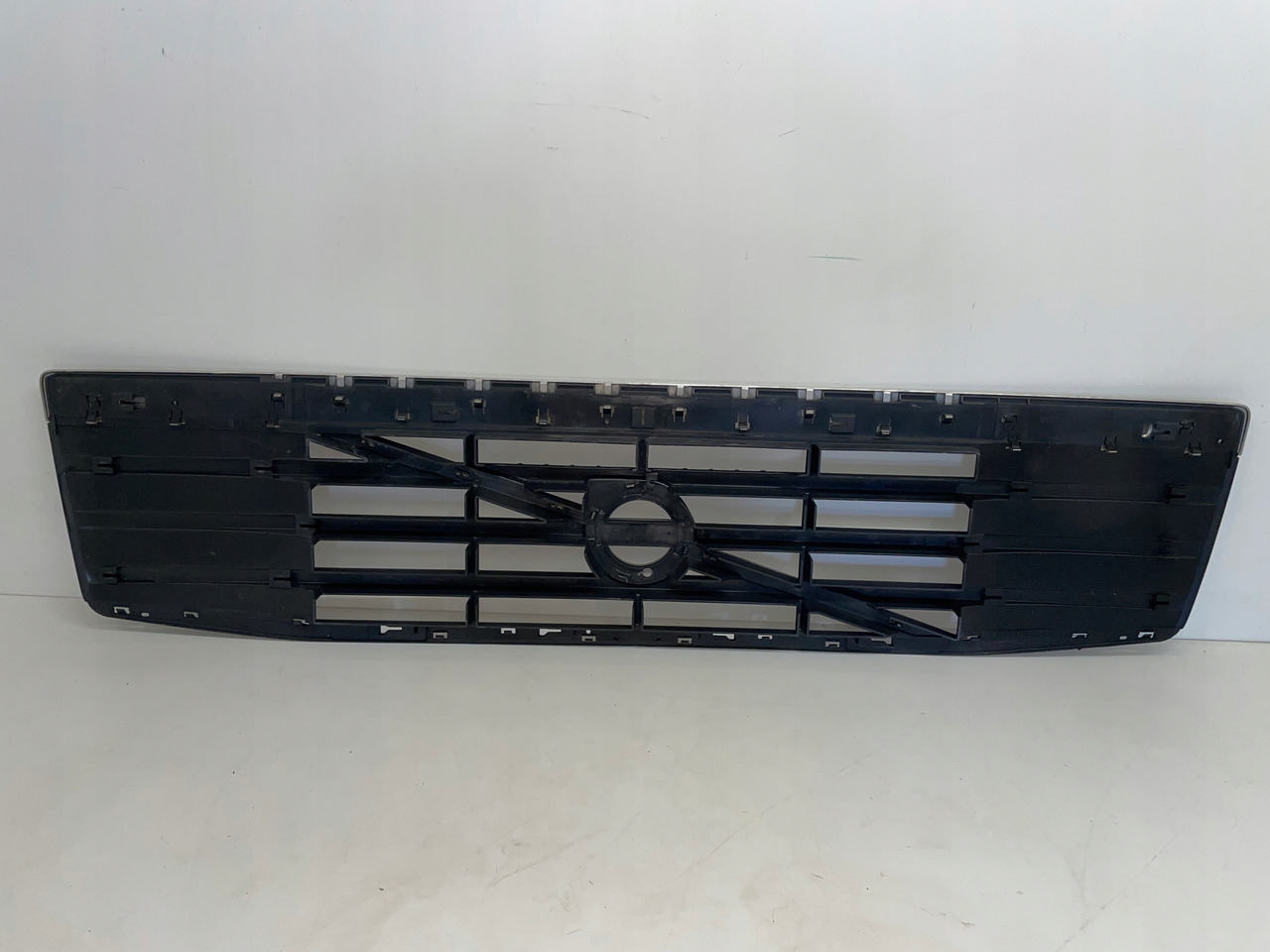 GRILL MASKI ATRAPA VOLVO FH13 FH 13 82255255 - Capot pour Camion: photos 2 GRILL MASKI ATRAPA VOLVO FH13 FH 13 82255255 - Capot pour Camion: photos 2