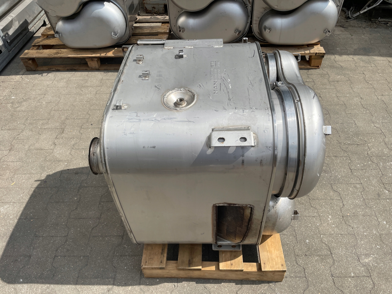 KATALIZATOR MAN TGX TGS EURO 6 DPF TŁUMIK WYDECH 81151036101 - Catalyseur pour Camion: photos 4 KATALIZATOR MAN TGX TGS EURO 6 DPF TŁUMIK WYDECH 81151036101 - Catalyseur pour Camion: photos 4