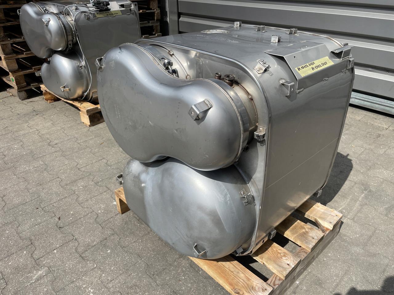 KATALIZATOR MAN TGX TGS EURO 6 DPF TŁUMIK WYDECH 81151036101 - Catalyseur pour Camion: photos 1 KATALIZATOR MAN TGX TGS EURO 6 DPF TŁUMIK WYDECH 81151036101 - Catalyseur pour Camion: photos 1