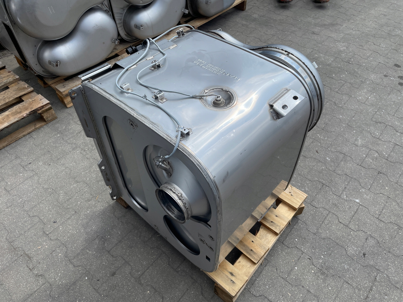 KATALIZATOR MAN TGX TGS EURO 6 DPF TŁUMIK WYDECH 81151036128 - Catalyseur pour Camion: photos 4 KATALIZATOR MAN TGX TGS EURO 6 DPF TŁUMIK WYDECH 81151036128 - Catalyseur pour Camion: photos 4