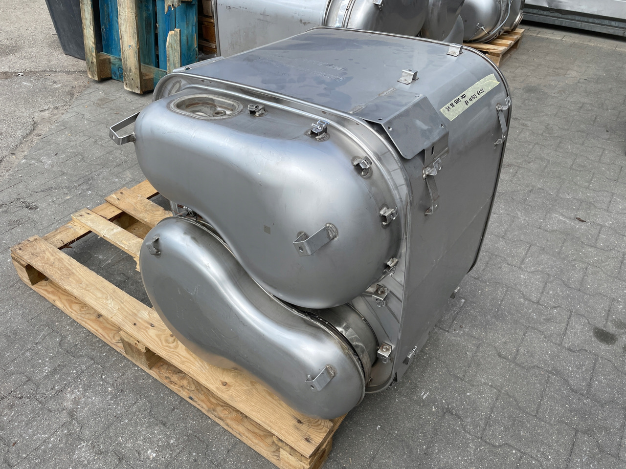 KATALIZATOR MAN TGX TGS EURO 6 DPF TŁUMIK WYDECH 81151036132 - Tube d'echappement pour Camion: photos 1 KATALIZATOR MAN TGX TGS EURO 6 DPF TŁUMIK WYDECH 81151036132 - Tube d'echappement pour Camion: photos 1