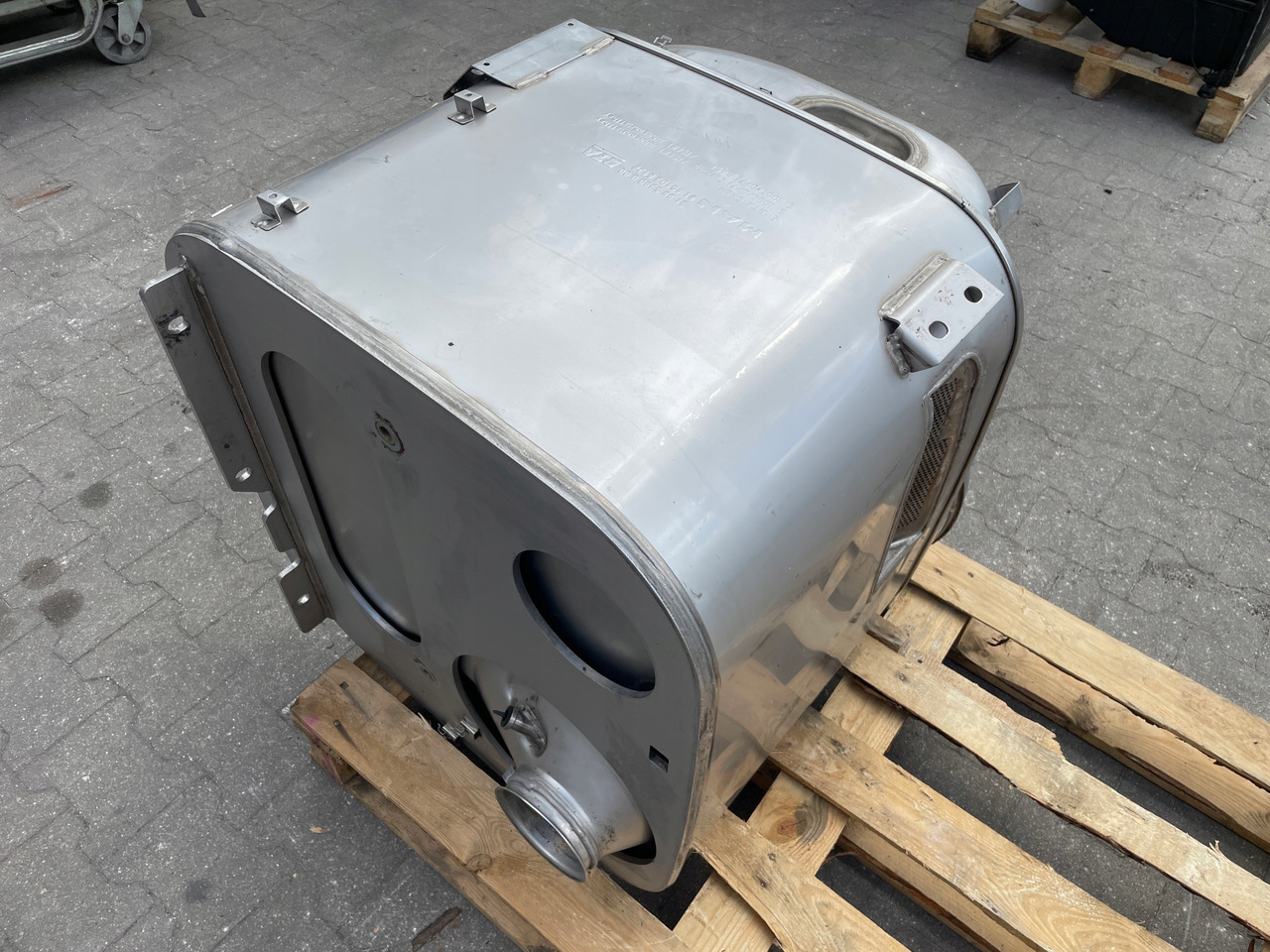 KATALIZATOR MAN TGX TGS EURO 6 DPF TŁUMIK WYDECH 81151036132 - Tube d'echappement pour Camion: photos 4 KATALIZATOR MAN TGX TGS EURO 6 DPF TŁUMIK WYDECH 81151036132 - Tube d'echappement pour Camion: photos 4