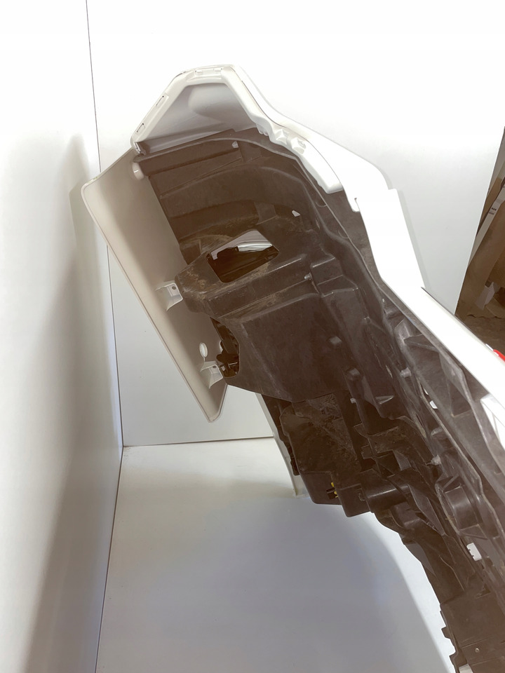 KOMPLETNY ZDERZAK MAN TG3 TGX3 TGX 3 ORYGINALNY KOLOR RAL 9010 - Pare-chocs pour Camion: photos 5 KOMPLETNY ZDERZAK MAN TG3 TGX3 TGX 3 ORYGINALNY KOLOR RAL 9010 - Pare-chocs pour Camion: photos 5