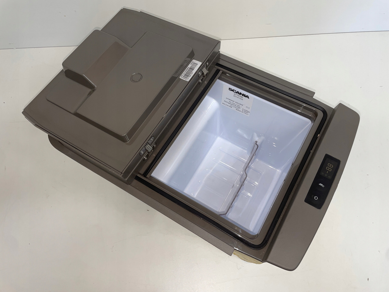 LODÓWKA CHŁODZIARKA SCANIA P G NGS 2770786 - Cabine et intérieur pour Camion: photos 3 LODÓWKA CHŁODZIARKA SCANIA P G NGS 2770786 - Cabine et intérieur pour Camion: photos 3