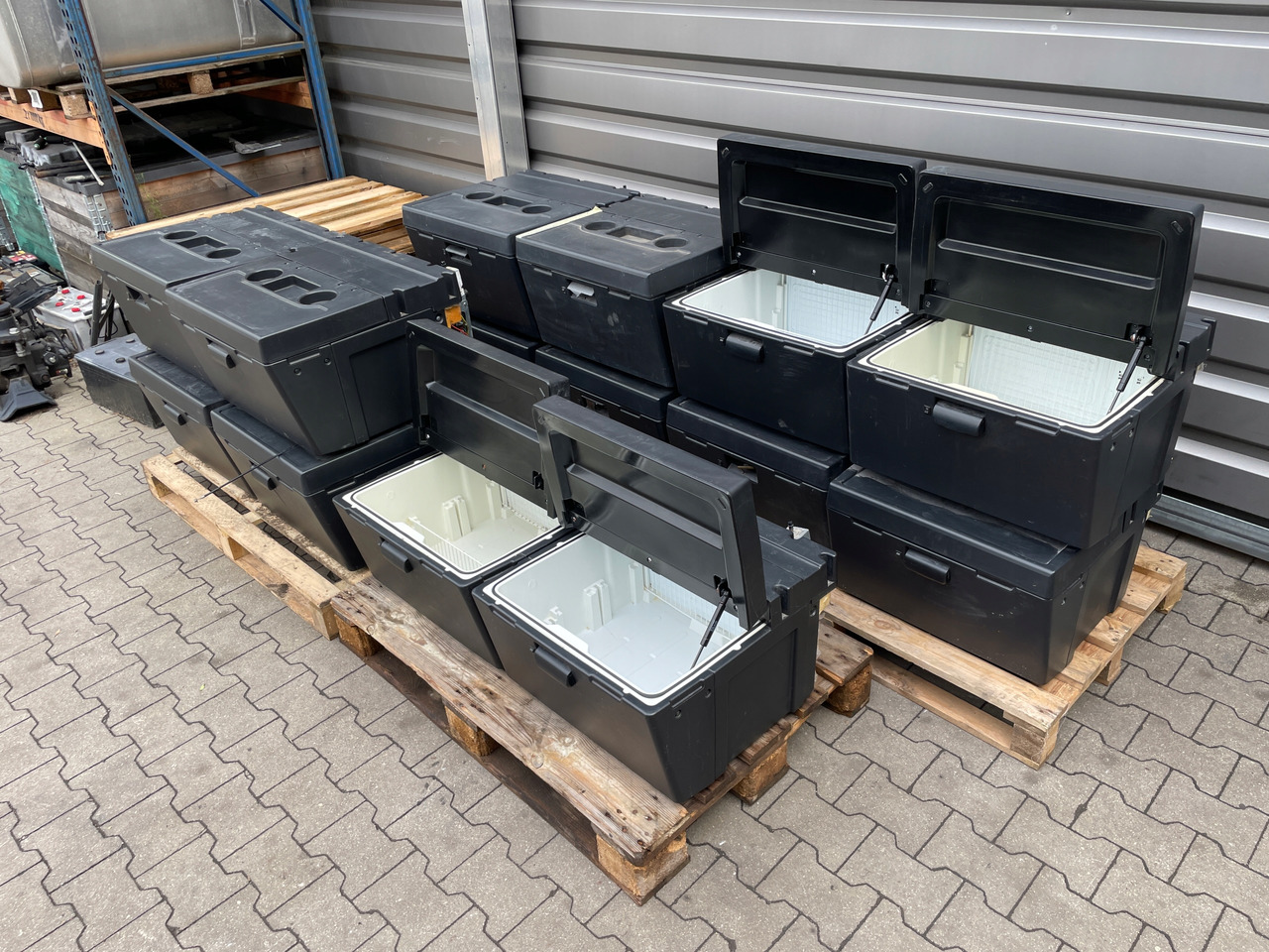 LODÓWKA IVECO HI-WAY HI WAY STRALIS - Cabine et intérieur pour Camion: photos 4 LODÓWKA IVECO HI-WAY HI WAY STRALIS - Cabine et intérieur pour Camion: photos 4