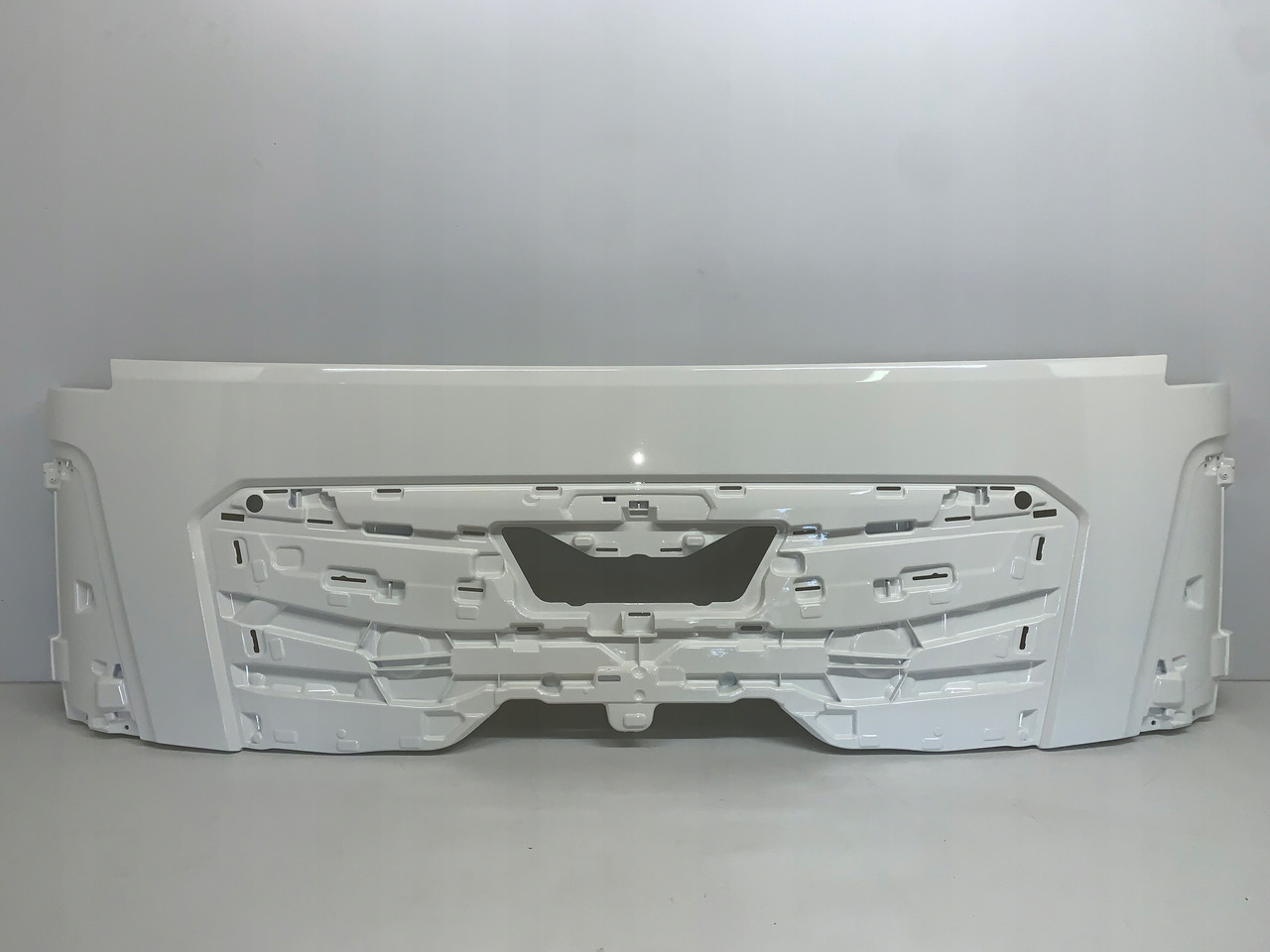 MASKA ATRAPA MAN TGL TGM TG3 TGS NOWY MODEL 2021 RAL 9010 - Capot pour Camion: photos 1 MASKA ATRAPA MAN TGL TGM TG3 TGS NOWY MODEL 2021 RAL 9010 - Capot pour Camion: photos 1