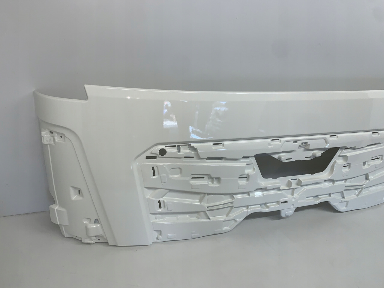 MASKA ATRAPA MAN TGL TGM TG3 TGS NOWY MODEL 2021 RAL 9010 - Capot pour Camion: photos 2 MASKA ATRAPA MAN TGL TGM TG3 TGS NOWY MODEL 2021 RAL 9010 - Capot pour Camion: photos 2