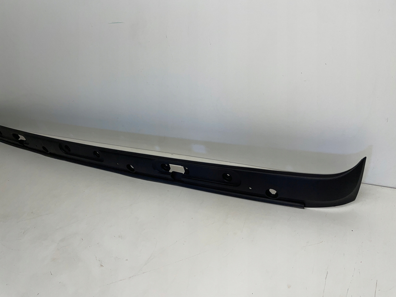 PODSZYBIE OSŁONA MASKOWNICA DAF 105 XF DAF 1665944 - Pare-brise pour Camion: photos 3 PODSZYBIE OSŁONA MASKOWNICA DAF 105 XF DAF 1665944 - Pare-brise pour Camion: photos 3