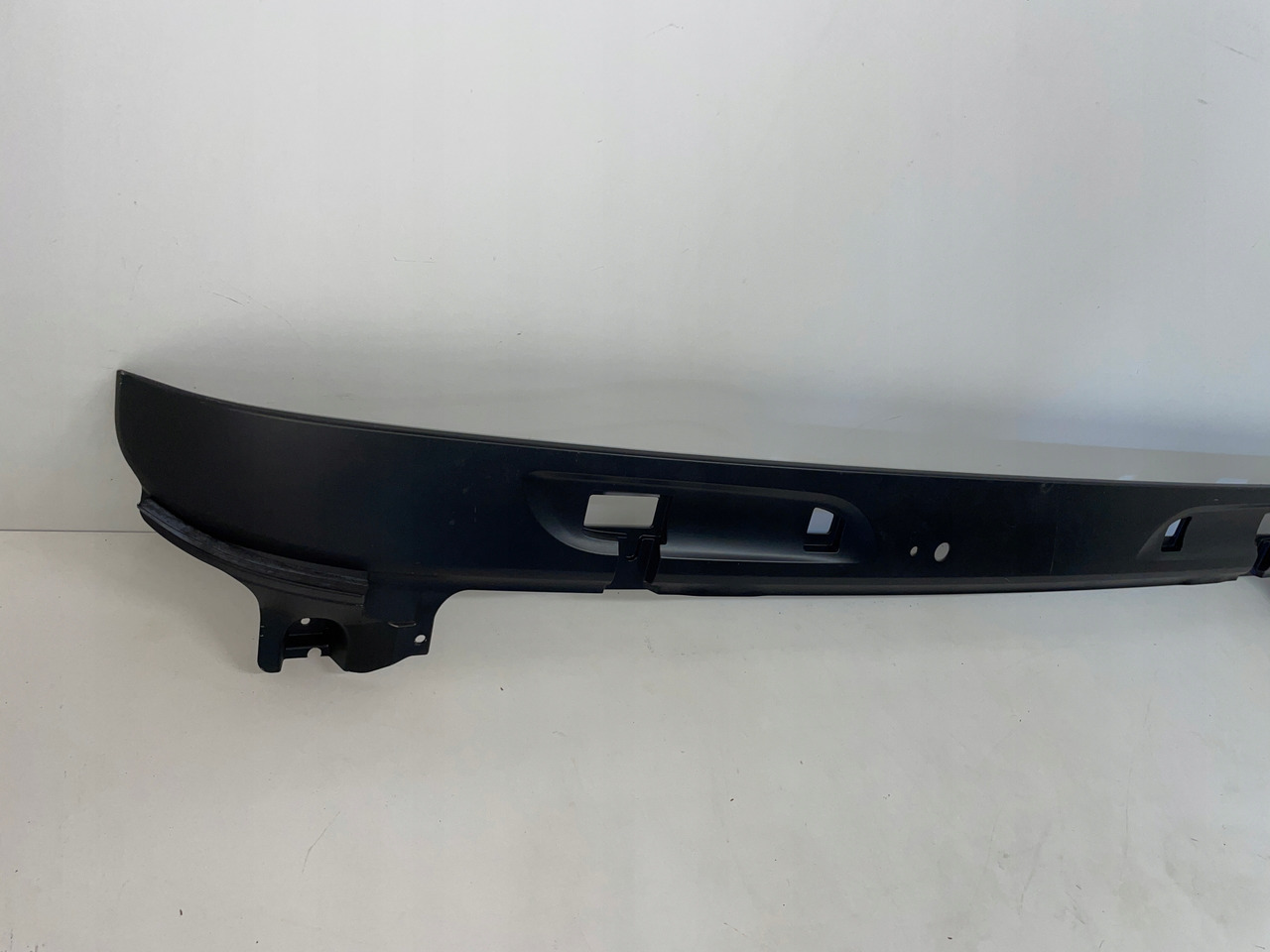 PODSZYBIE OSŁONA MASKOWNICA DAF CF 1980795 - Pare-brise pour Camion: photos 2 PODSZYBIE OSŁONA MASKOWNICA DAF CF 1980795 - Pare-brise pour Camion: photos 2