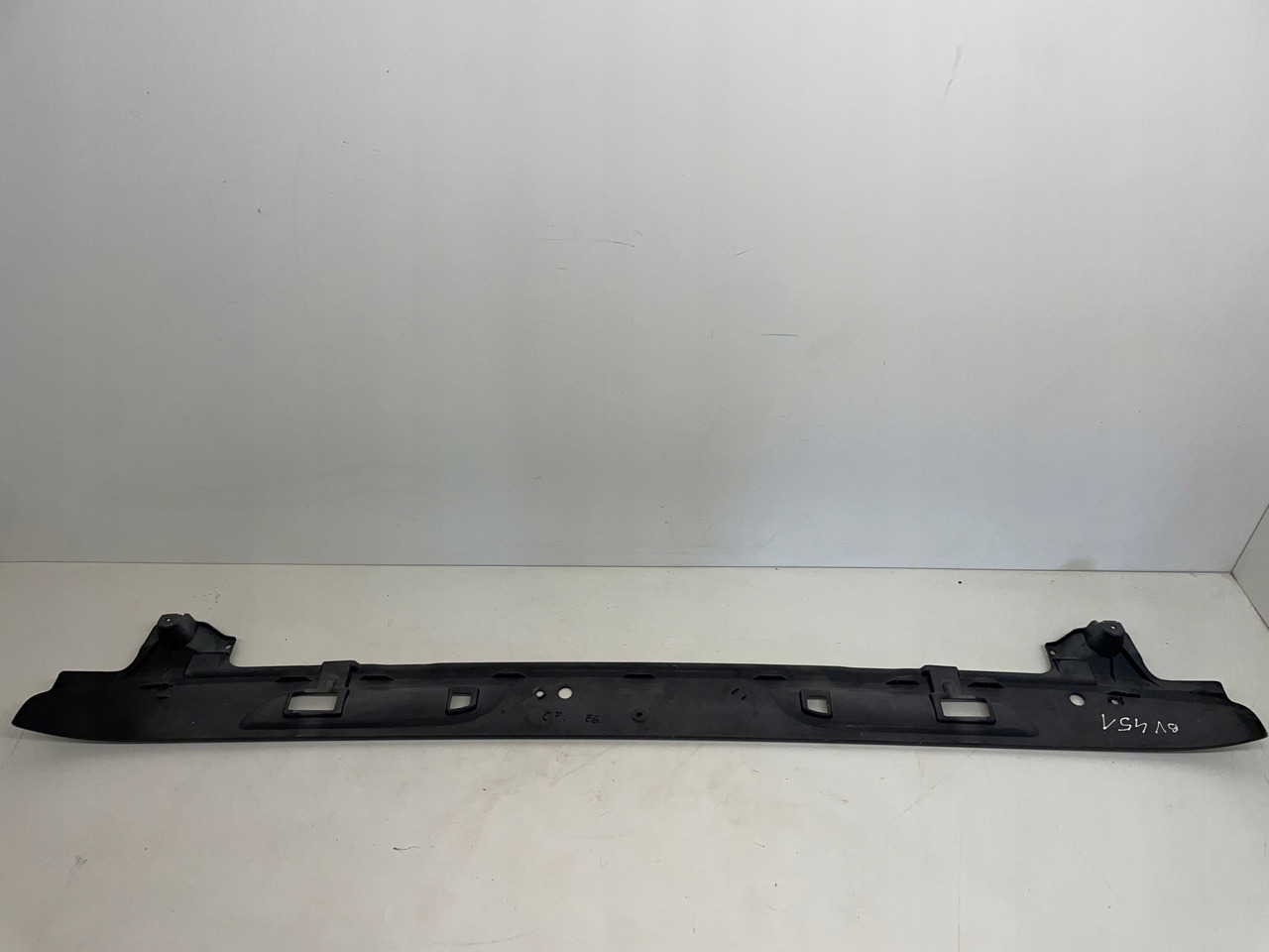 PODSZYBIE OSŁONA MASKOWNICA DAF CF 1980795 - Pare-brise pour Camion: photos 4 PODSZYBIE OSŁONA MASKOWNICA DAF CF 1980795 - Pare-brise pour Camion: photos 4