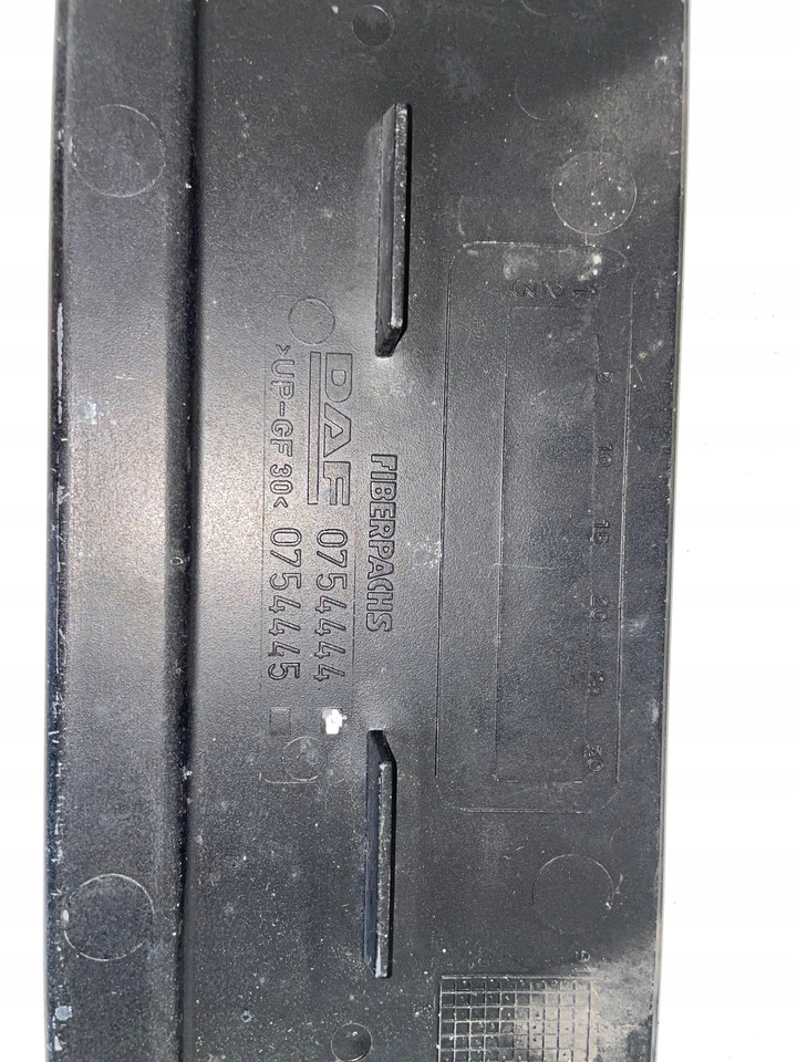 PODSZYBIEMASKOWNICA SZYBY OSŁONA DAF CV 1665944 - Pare-brise pour Camion: photos 4 PODSZYBIEMASKOWNICA SZYBY OSŁONA DAF CV 1665944 - Pare-brise pour Camion: photos 4