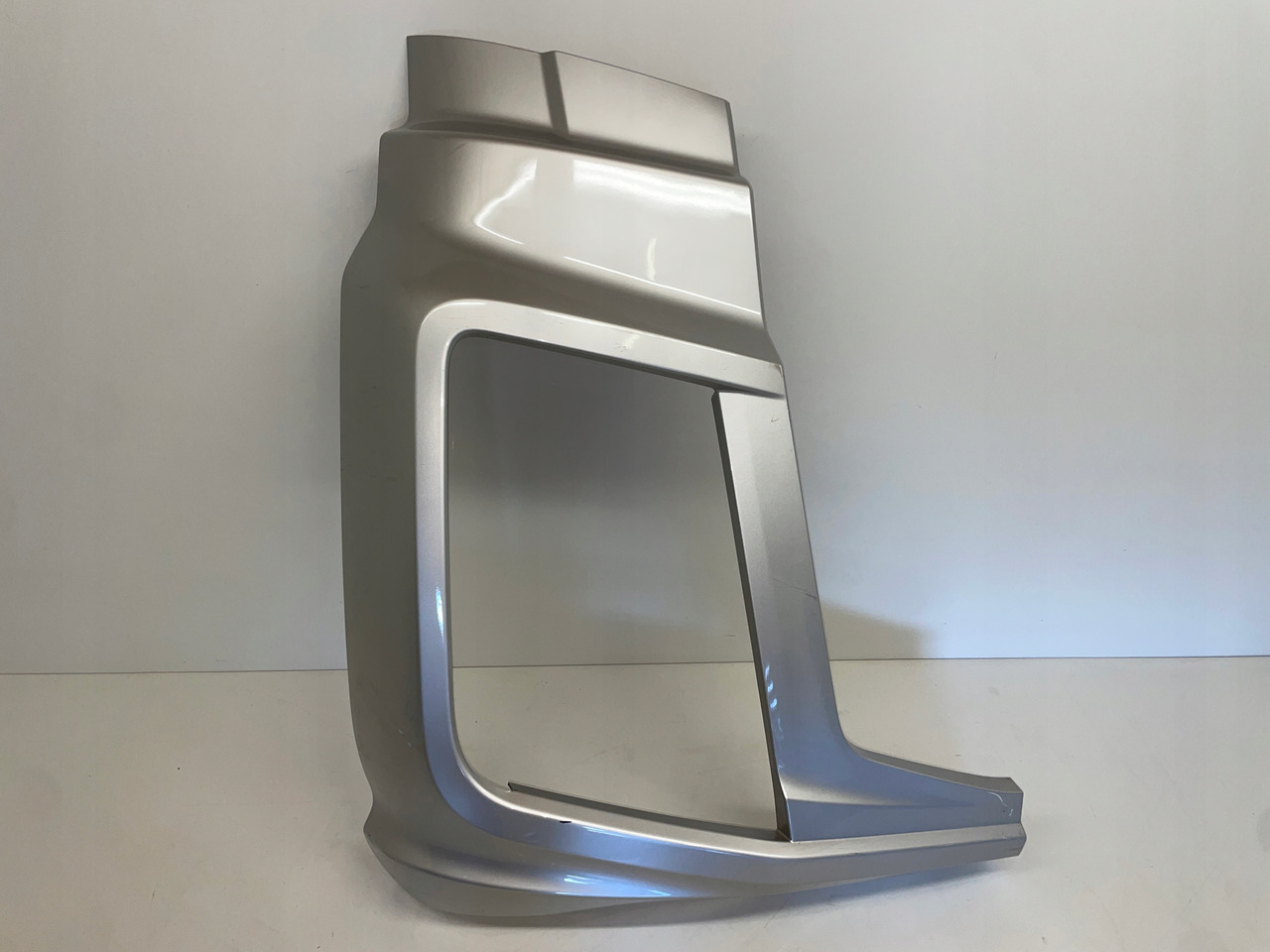 PRAWA OSŁONA OKULAR ZDERZAK FORD F-MAX JC46-17E950-A - Pare-chocs pour Camion: photos 1 PRAWA OSŁONA OKULAR ZDERZAK FORD F-MAX JC46-17E950-A - Pare-chocs pour Camion: photos 1