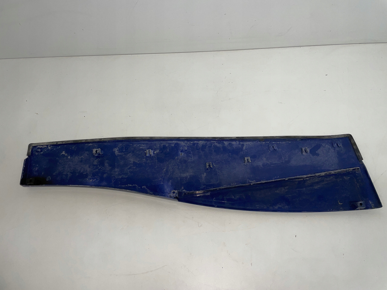 PRZEDŁUŻENIE LISTWA DRZWI IVECO STRALIS HI-WAY 26010 - Portière et pièces pour Camion: photos 2 PRZEDŁUŻENIE LISTWA DRZWI IVECO STRALIS HI-WAY 26010 - Portière et pièces pour Camion: photos 2