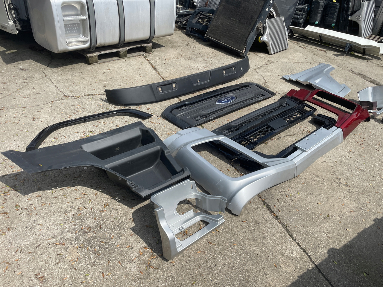 Przód Ford F-Max F Max Grill, Stopień , Stopnica Przedłużenie drzwi zderzak - Carrosserie et extérieur pour Camion: photos 4 Przód Ford F-Max F Max Grill, Stopień , Stopnica Przedłużenie drzwi zderzak - Carrosserie et extérieur pour Camion: photos 4