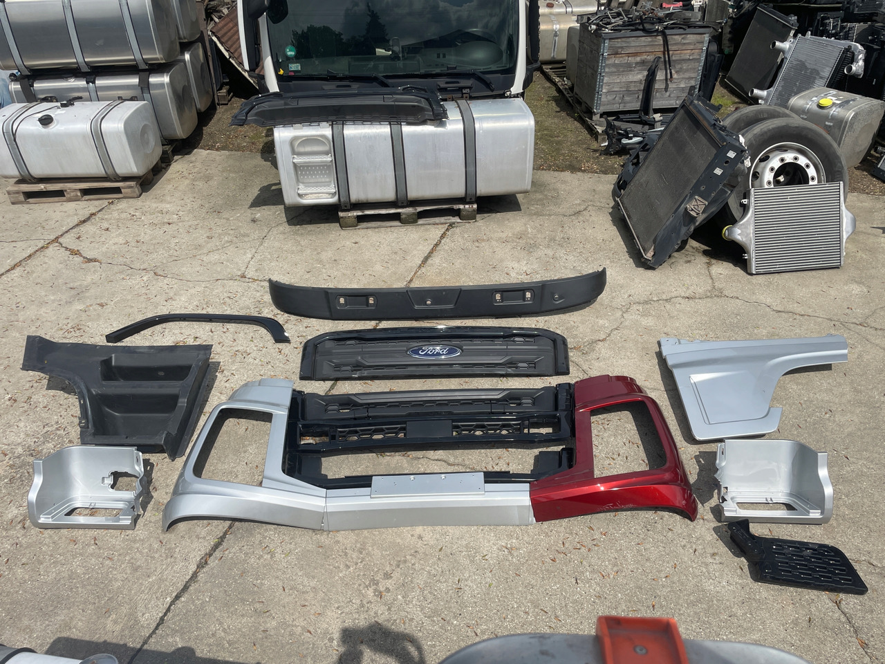 Przód Ford F-Max F Max Grill, Stopień , Stopnica Przedłużenie drzwi zderzak - Carrosserie et extérieur pour Camion: photos 1 Przód Ford F-Max F Max Grill, Stopień , Stopnica Przedłużenie drzwi zderzak - Carrosserie et extérieur pour Camion: photos 1