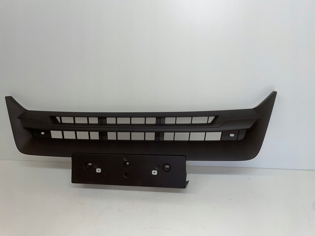 ŚRODKOWY GRILL CHROM ZDERZAKA MAN TGS TG3 TGS 3 ATRAPA 81416146086 - Marchepied: photos 3 ŚRODKOWY GRILL CHROM ZDERZAKA MAN TGS TG3 TGS 3 ATRAPA 81416146086 - Marchepied: photos 3