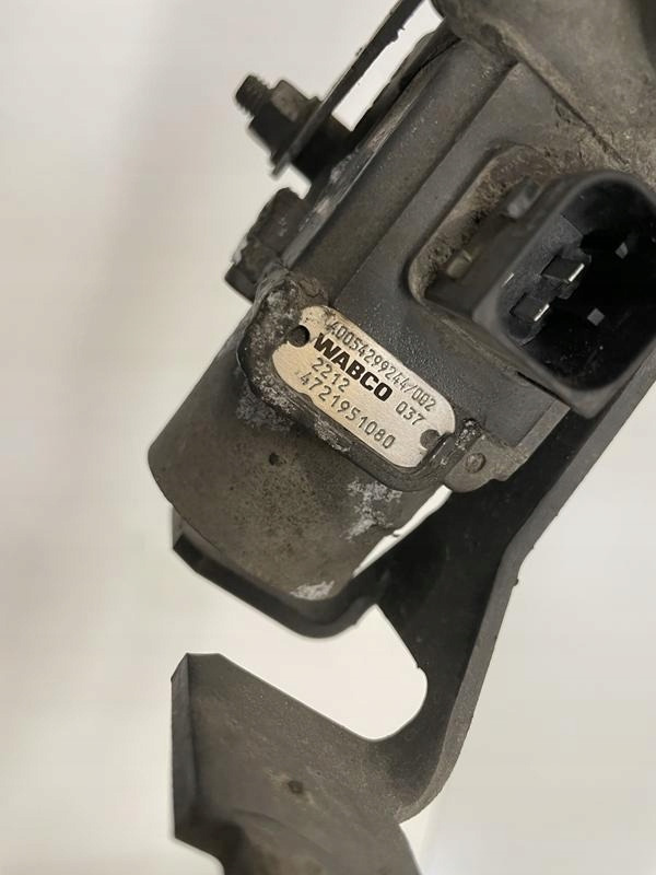 ZAWÓR CIŚNIENIA MERCEDES ACTROS MP4 A0054299244 - Suspension pour Camion: photos 5 ZAWÓR CIŚNIENIA MERCEDES ACTROS MP4 A0054299244 - Suspension pour Camion: photos 5