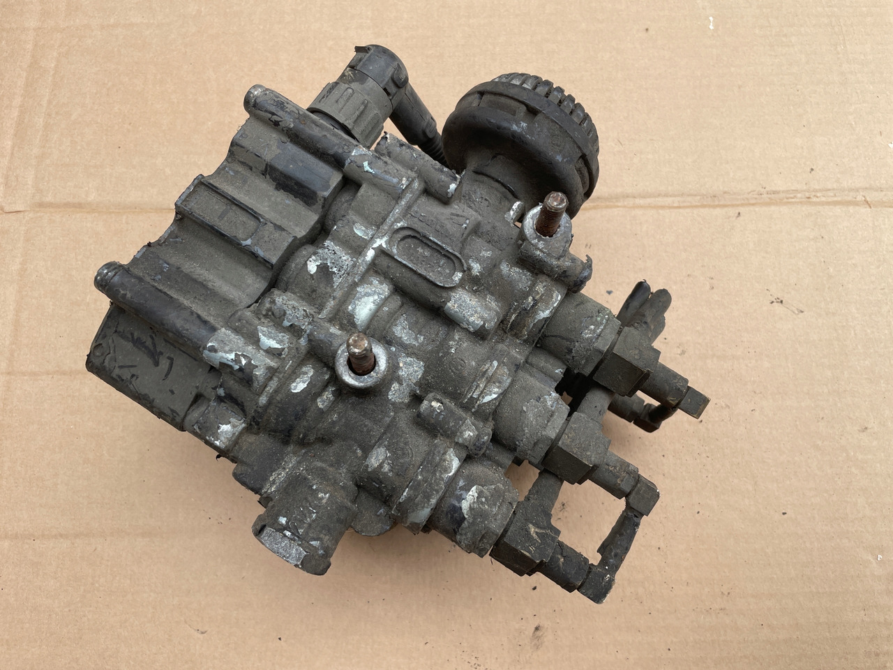 ZAWÓR PODUSZEK ECAS MAN TGA TGX TGS 4729000570 - Suspension pneumatique pour Camion: photos 1 ZAWÓR PODUSZEK ECAS MAN TGA TGX TGS 4729000570 - Suspension pneumatique pour Camion: photos 1