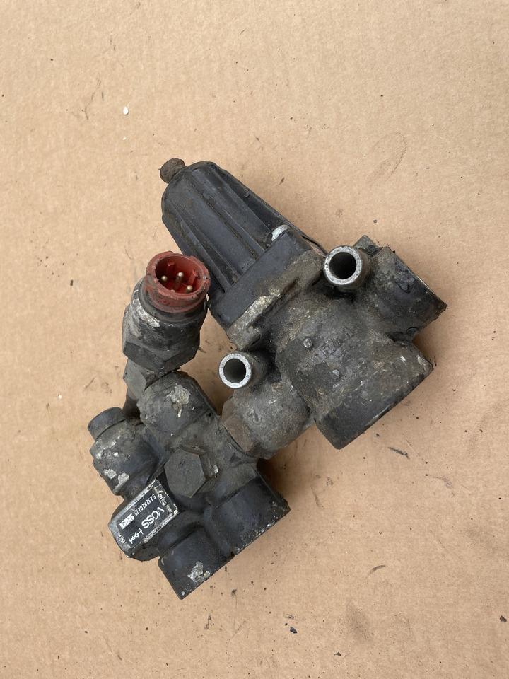 ZAWÓR REDUKCUJNY REDUKTOR CIŚNIENIA MAN TGA TGX TGS 4750103000 - Suspension pneumatique pour Camion: photos 2 ZAWÓR REDUKCUJNY REDUKTOR CIŚNIENIA MAN TGA TGX TGS 4750103000 - Suspension pneumatique pour Camion: photos 2