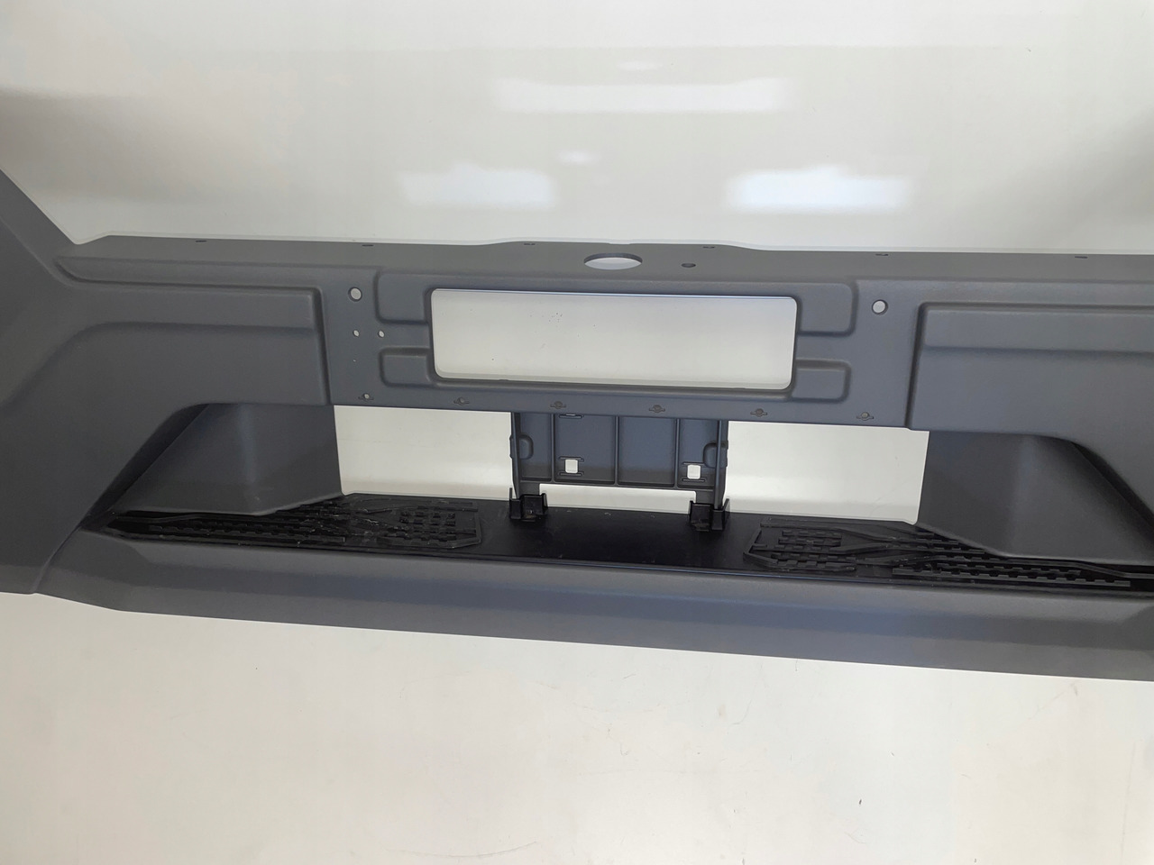 ZDERZAK MAN TGM 20- SZARY BEZ DZIUR 81416140126 - Carrosserie et extérieur pour Camion: photos 4 ZDERZAK MAN TGM 20- SZARY BEZ DZIUR 81416140126 - Carrosserie et extérieur pour Camion: photos 4