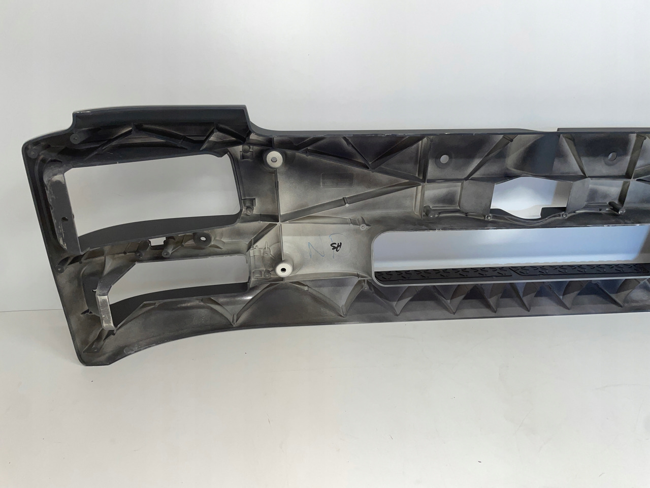 ZDERZAK MAN TGM SZEROKI 81416100354 - Pare-chocs pour Camion: photos 5 ZDERZAK MAN TGM SZEROKI 81416100354 - Pare-chocs pour Camion: photos 5