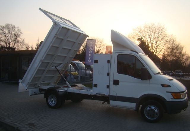 Iveco DAILY 40 C 12 - Utilitaire benne: photos 4 Iveco DAILY 40 C 12 - Utilitaire benne: photos 4