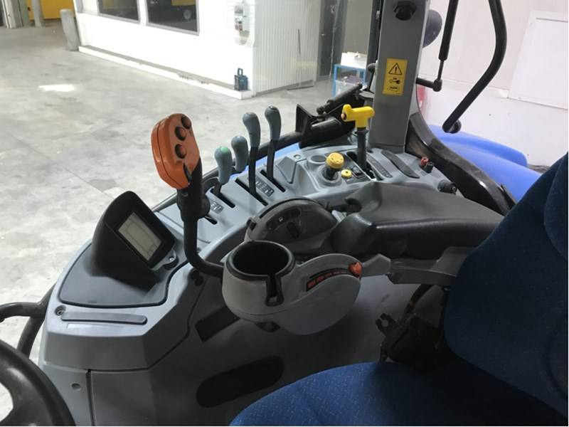 New Holland T7.250 - Tracteur agricole: photos 5 New Holland T7.250 - Tracteur agricole: photos 5