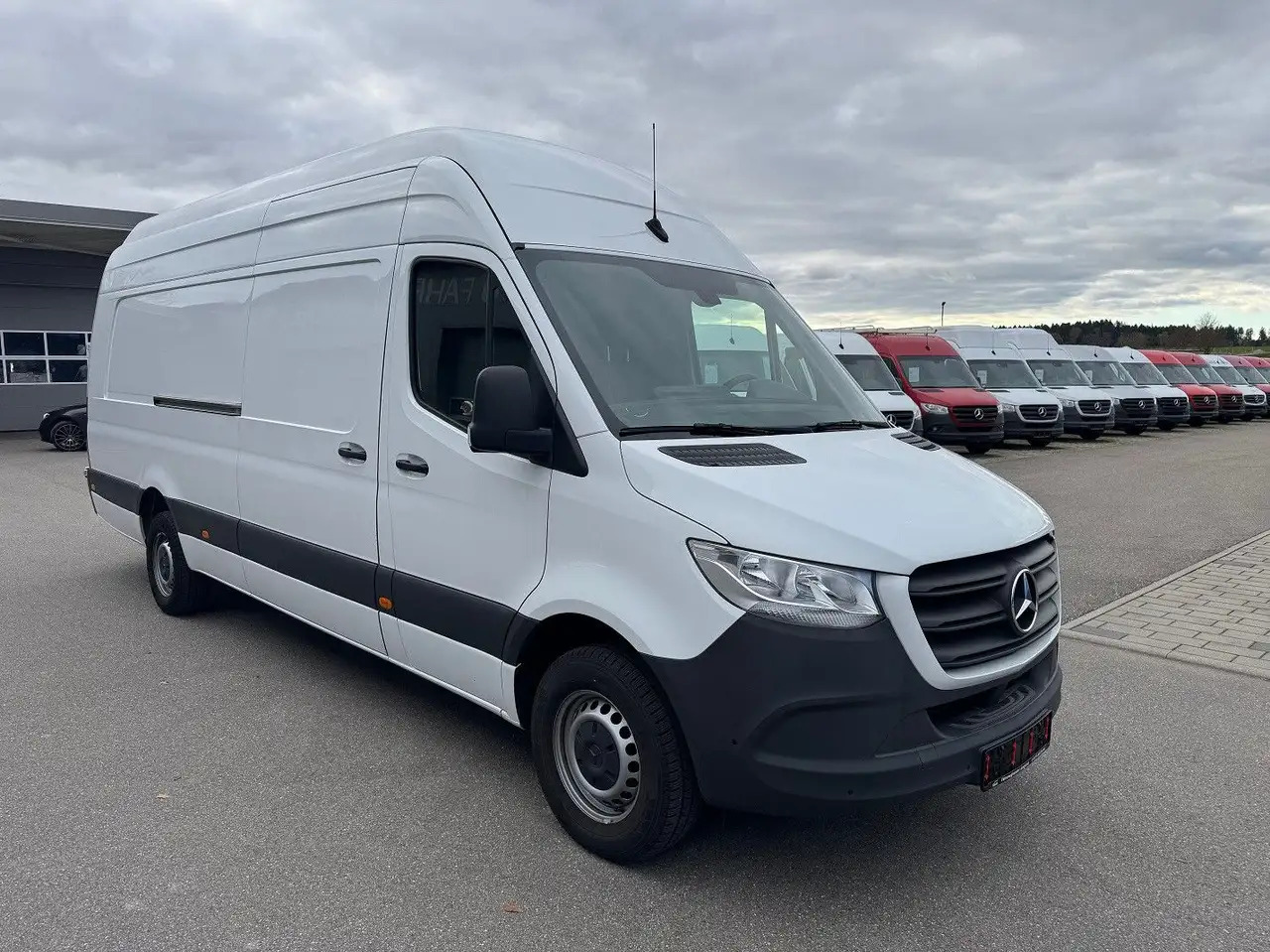 Mercedes-Benz Sprinter 317 CDI Maxi Lang Extralang XXL MBUX - Fourgon utilitaire: photos 2 Mercedes-Benz Sprinter 317 CDI Maxi Lang Extralang XXL MBUX - Fourgon utilitaire: photos 2