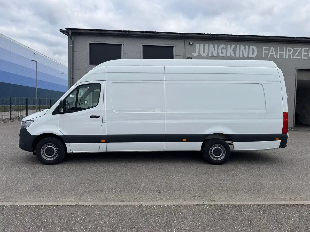 Mercedes-Benz Sprinter 317 CDI Maxi Lang Extralang XXL MBUX - Fourgon utilitaire: photos 3 Mercedes-Benz Sprinter 317 CDI Maxi Lang Extralang XXL MBUX - Fourgon utilitaire: photos 3
