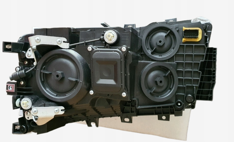 NOWY REFLEKTOR PRAWY SCANIA L,P,G,R,S - Feu avant pour Camion: photos 3 NOWY REFLEKTOR PRAWY SCANIA L,P,G,R,S - Feu avant pour Camion: photos 3