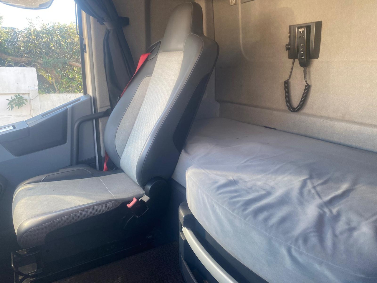 Camion benne RENAULT T460: photos 21