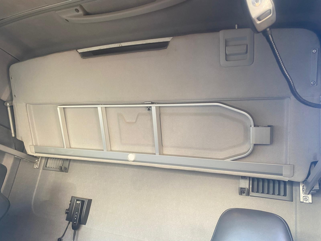 Camion benne RENAULT T460: photos 22