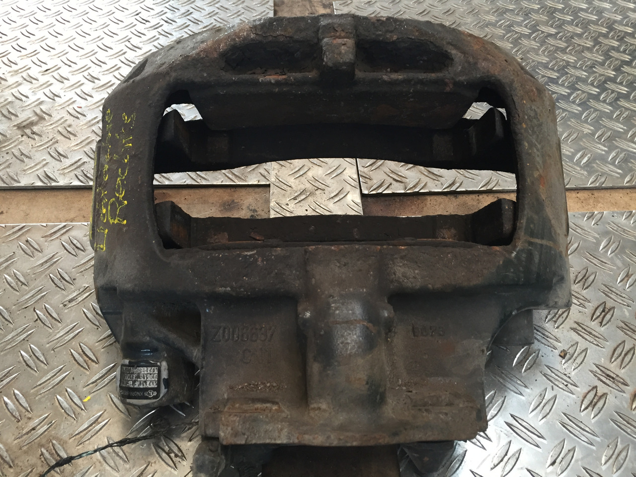 Gebrauchter Bremssattel Liftachse rechts MAN TGA 26.440, Artikel Nr. : 81.99999 - 9999 - Étrier de frein pour Camion: photos 2 Gebrauchter Bremssattel Liftachse rechts MAN TGA 26.440, Artikel Nr. : 81.99999 - 9999 - Étrier de frein pour Camion: photos 2