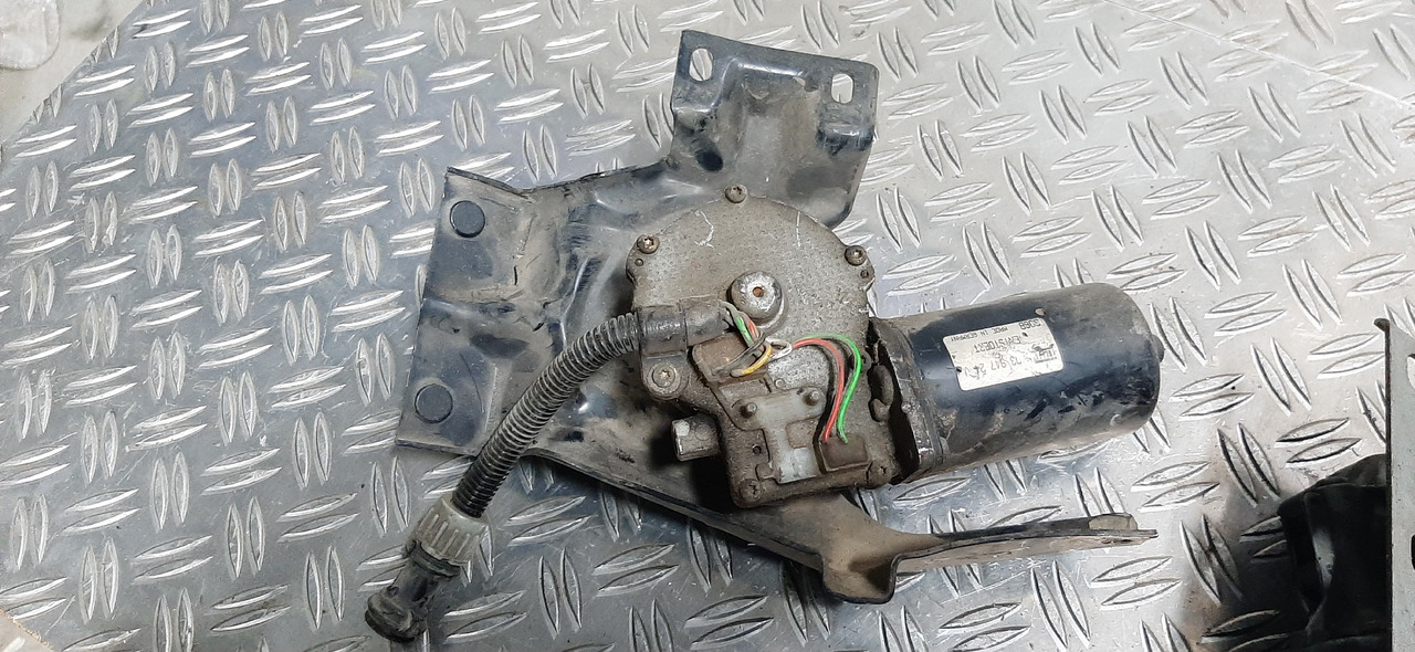 Gebrauchter DB 808 und MAN F 2000 Wischermotor mit Gestänge , Artikel - Nr. : 81.99999 - 9999 - Essuie-glace pour Camion: photos 5 Gebrauchter DB 808 und MAN F 2000 Wischermotor mit Gestänge , Artikel - Nr. : 81.99999 - 9999 - Essuie-glace pour Camion: photos 5