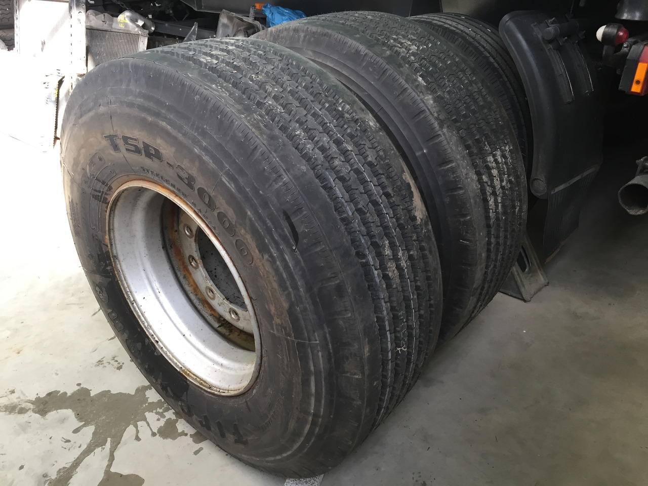 Neue Reifen, Firestone TSP - 3000, Größe : 425 / 65 R x 22,5 - 2 Stück mit Felgen - Pneu pour Camion: photos 3 Neue Reifen, Firestone TSP - 3000, Größe : 425 / 65 R x 22,5 - 2 Stück mit Felgen - Pneu pour Camion: photos 3