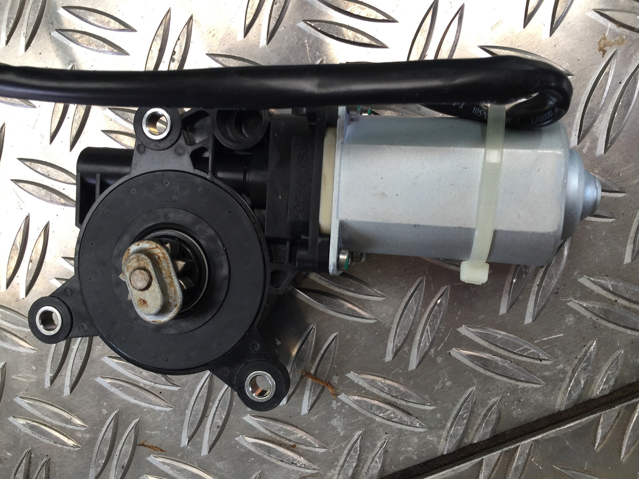 Neuwertiger MAN TGA Elektrischer Fensterheber Motor, Artikel - Nr. : 81.28601 - 6143 - Moteur de fenetre pour Camion: photos 4 Neuwertiger MAN TGA Elektrischer Fensterheber Motor, Artikel - Nr. : 81.28601 - 6143 - Moteur de fenetre pour Camion: photos 4