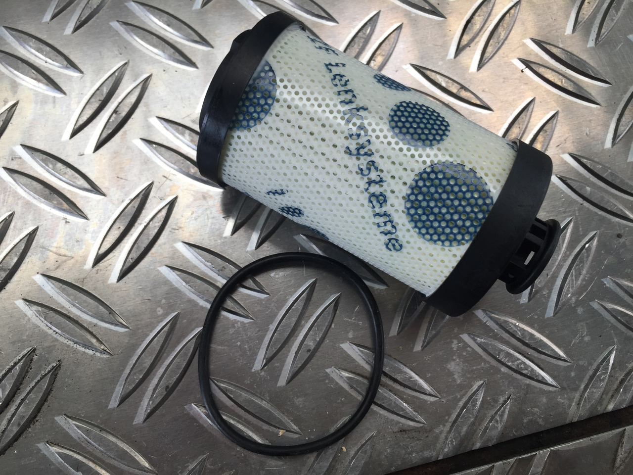 Neuwertiger MAN TGA, TGX, TGS Hydrauliköl - Filtereinsatz, Artikel - Nr. : 81.67506 - 6020 - Filtre hydraulique pour Camion: photos 1 Neuwertiger MAN TGA, TGX, TGS Hydrauliköl - Filtereinsatz, Artikel - Nr. : 81.67506 - 6020 - Filtre hydraulique pour Camion: photos 1