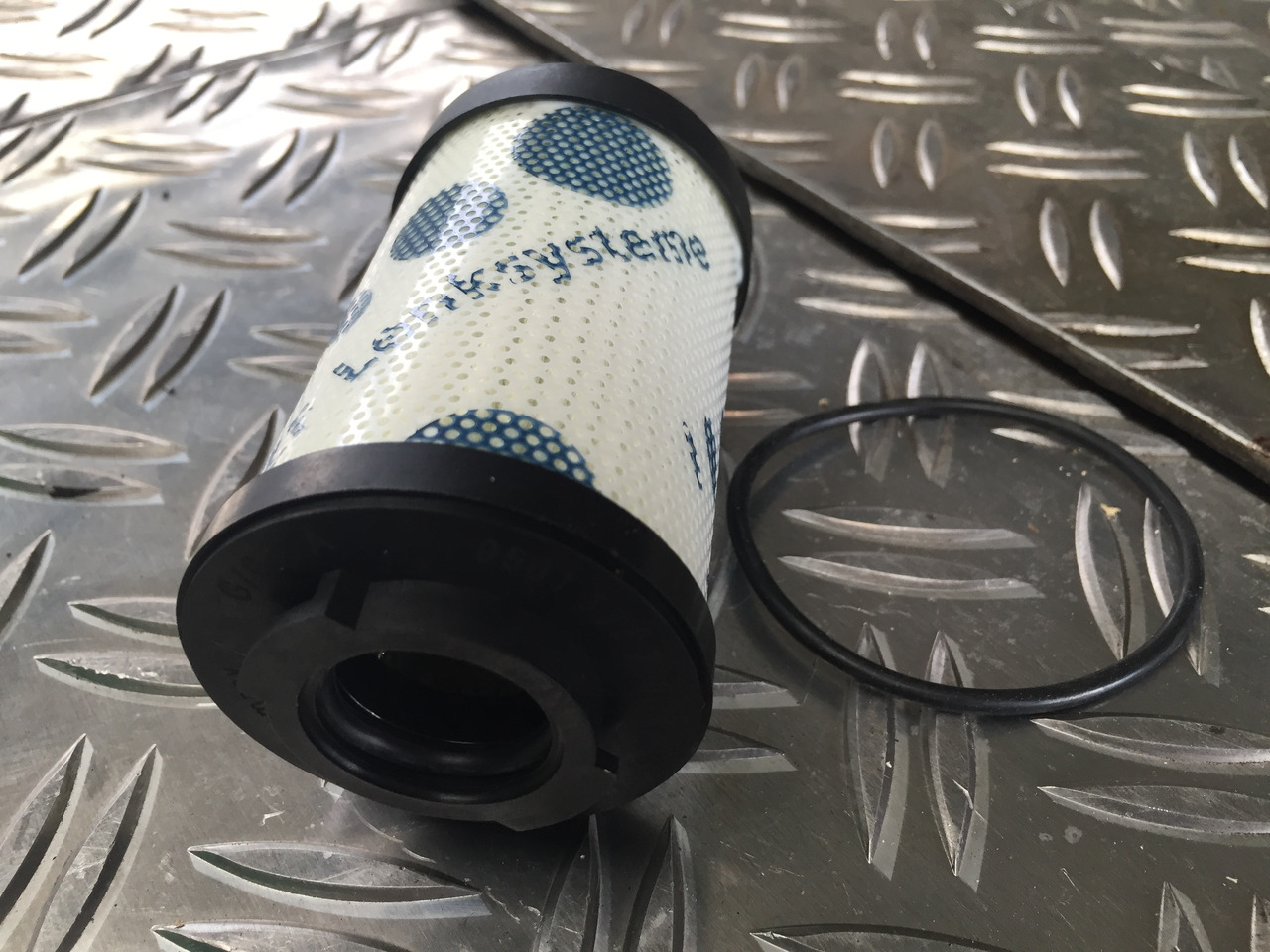 Neuwertiger MAN TGA, TGX, TGS Hydrauliköl - Filtereinsatz, Artikel - Nr. : 81.67506 - 6020 - Filtre hydraulique pour Camion: photos 2 Neuwertiger MAN TGA, TGX, TGS Hydrauliköl - Filtereinsatz, Artikel - Nr. : 81.67506 - 6020 - Filtre hydraulique pour Camion: photos 2